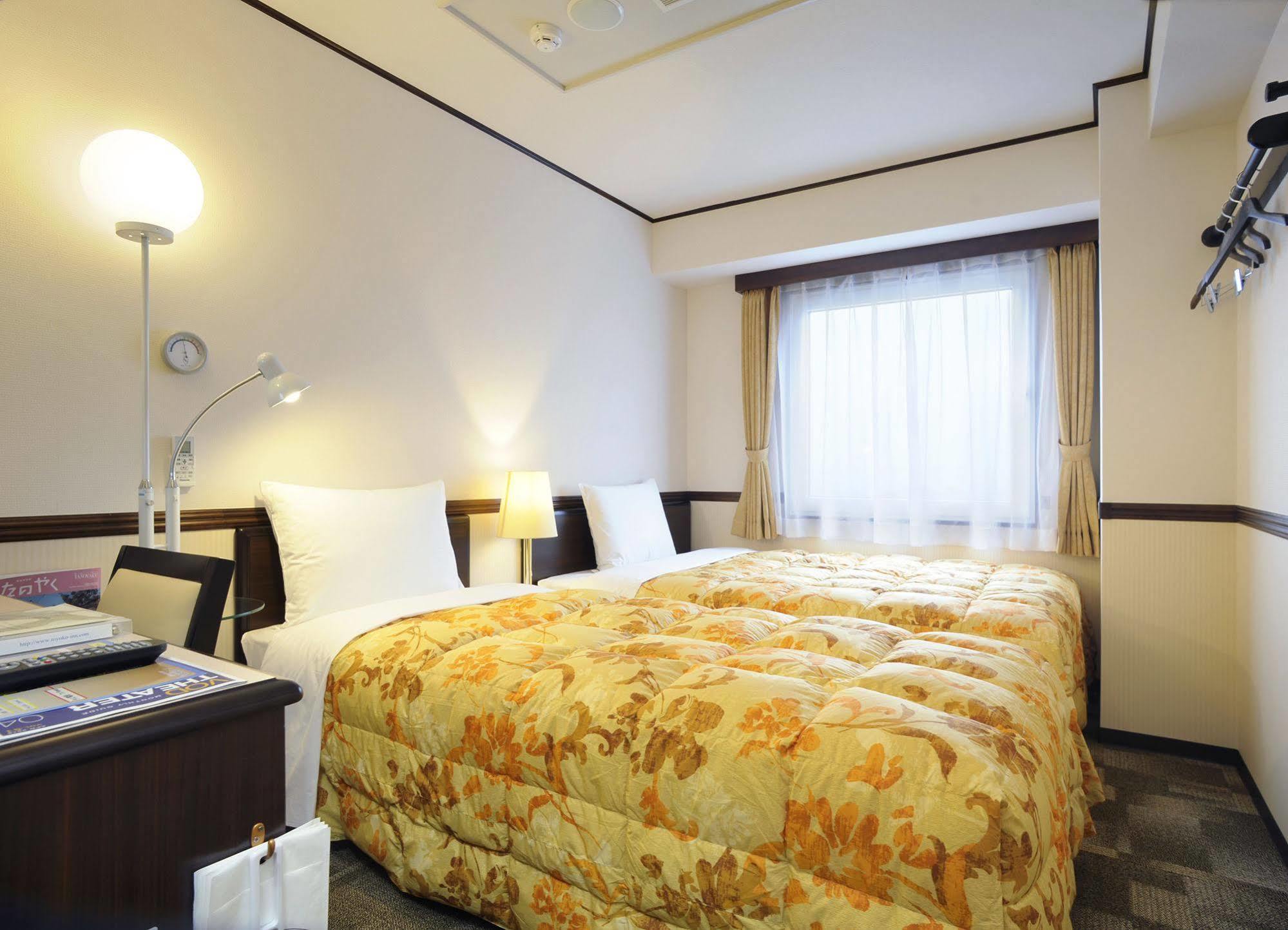 Toyoko Inn Takasaki Eki Nishi Guchi No 2 Bagian luar foto